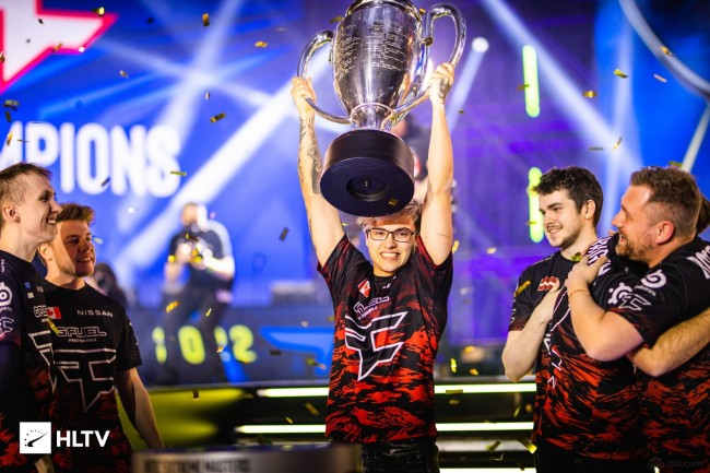 解说预测WBGvsLNG：解说均预测LNG将击败WBG晋级败决