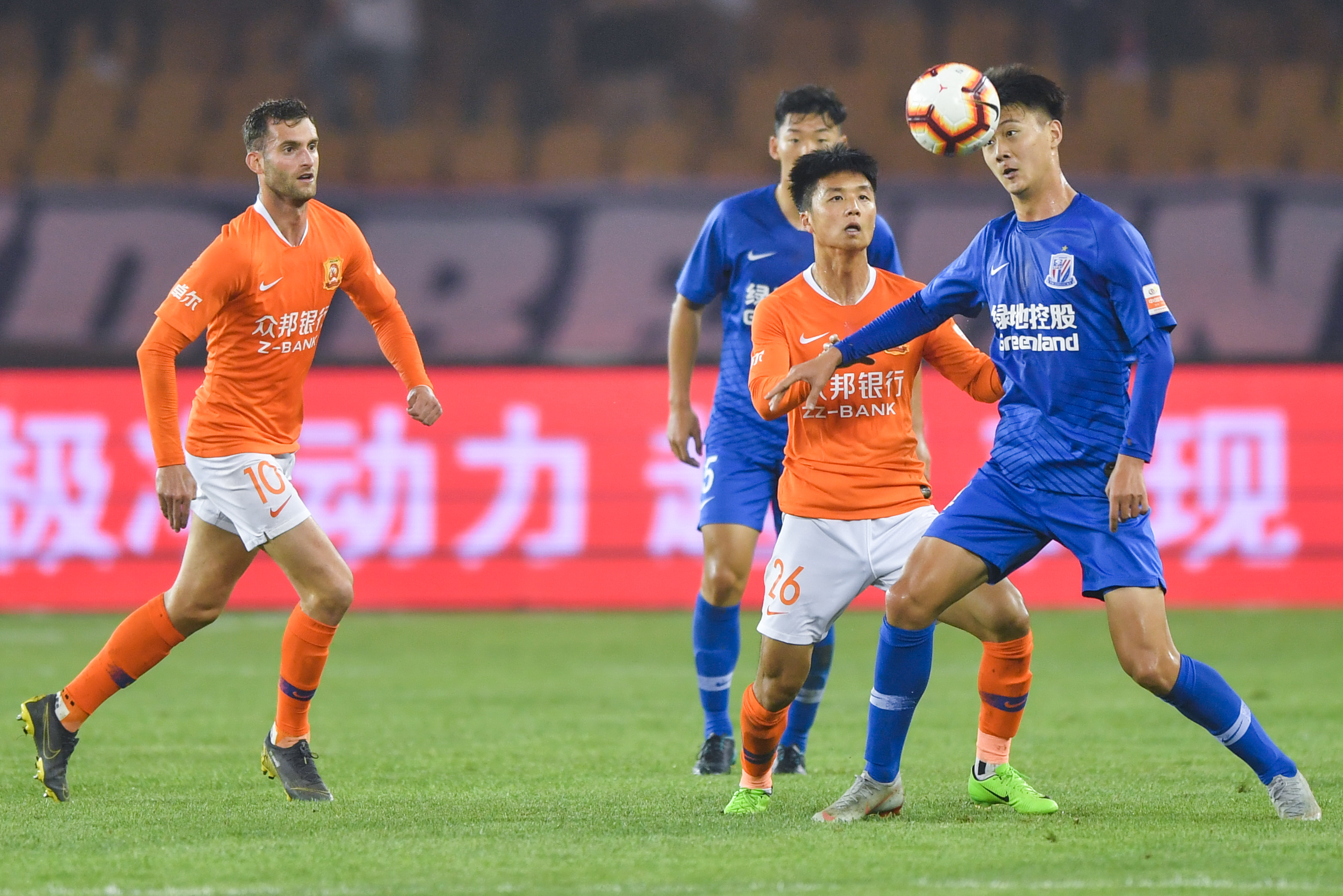 国足新帅伊万科维奇首秀3-0新加坡，艾克森建功